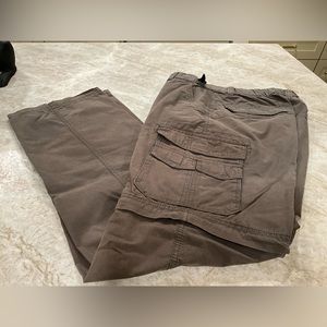 Men’s Size 34 Convertible Cargo pants/shorts